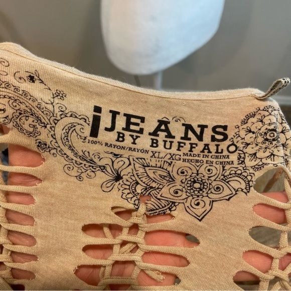 iJeans by Buffalo Off White/Tan Cut Out Design Top - Picture 6 of 8